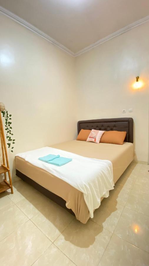 Et Malio Stay & Travel Malioboro Pusat Kota Yogyakarta Exterior photo