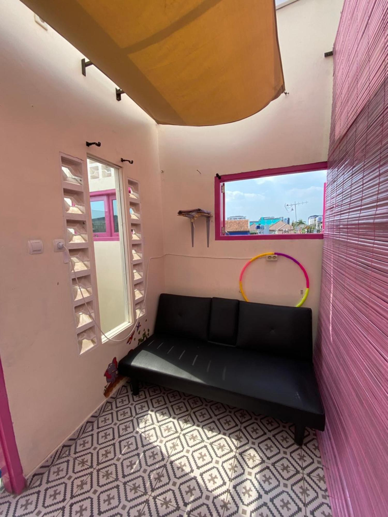 Et Malio Stay & Travel Malioboro Pusat Kota Yogyakarta Exterior photo